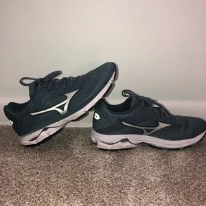 Brooks Wave Rider 23; Size 7.5.